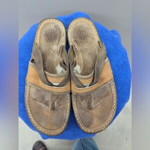 Women's UGG Matala Fuzzy Brown Casual Flip Flop Thong Sandals - Size: 9